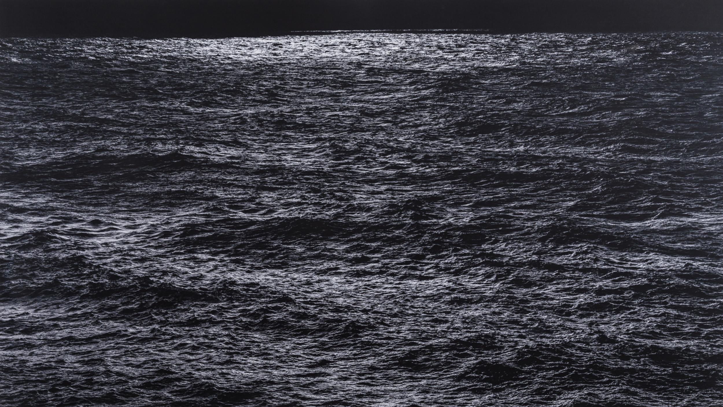 Tom Fecht - Eclipse #8070, 2019, fotografia impressa em seda, 150 x 265 cm