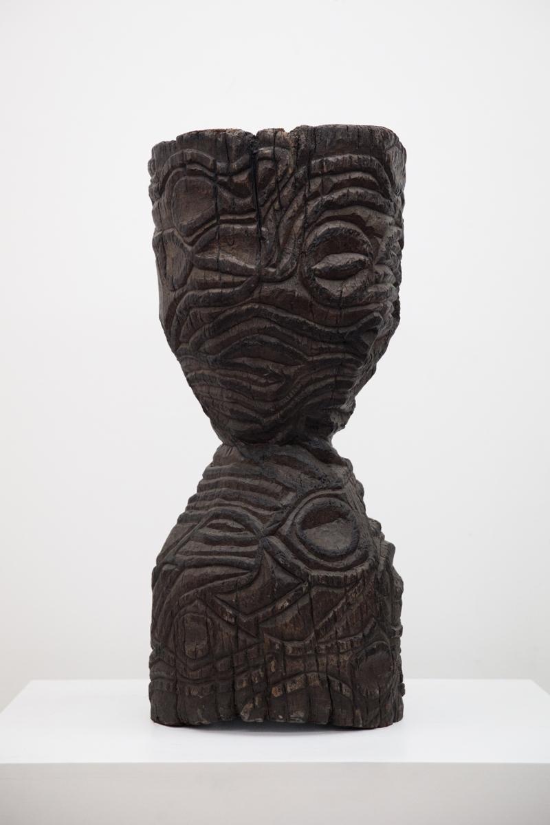 José Claudio - Pilão, déc. 80, madeira nobre esculpida, 84 x 34 cm