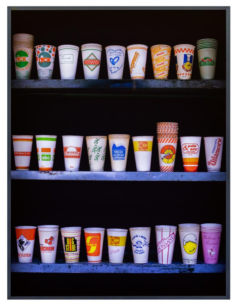Rochelle Costi - Stand - Copos 1, 2011, 3/3, fotografia em duratrans com caixa de alumínio e LEDs, 94 x 72 x 7 cm