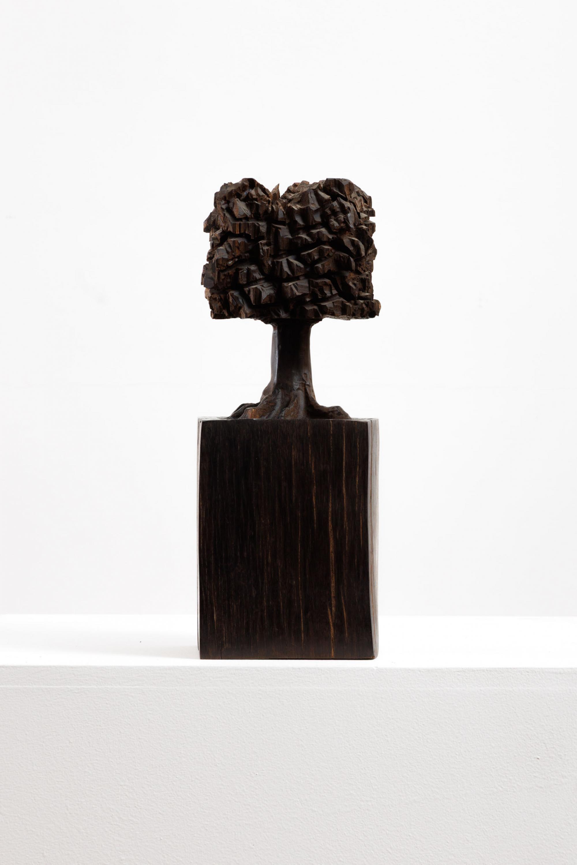 José Bento - Árvore, 2003, escultura em madeira, 35 x 14 x 14 cm