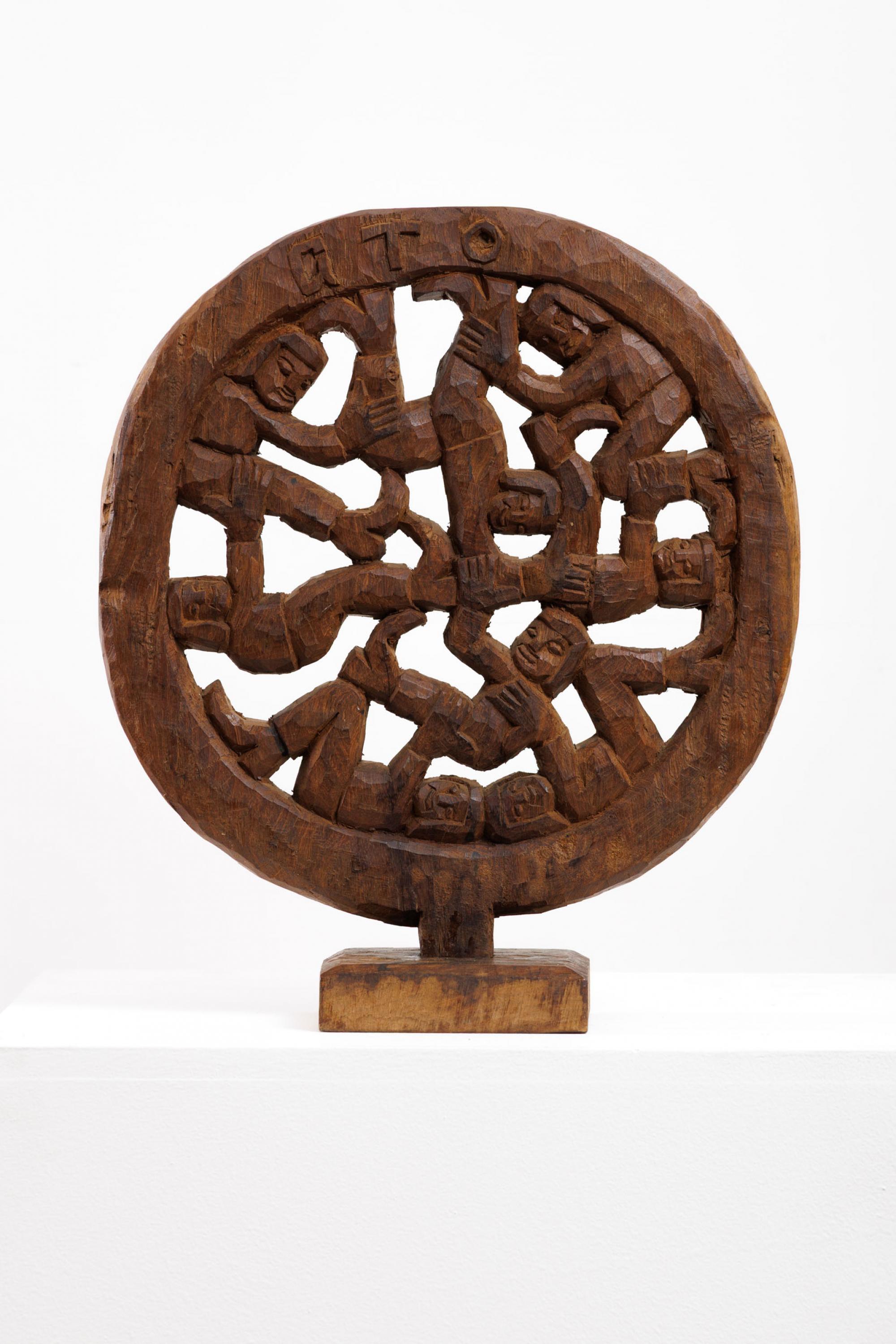 GTO - Geraldo Teles de Oliveira - Sem título, s.d., escultura em jacarandá, 40 x 34 x 13 cm