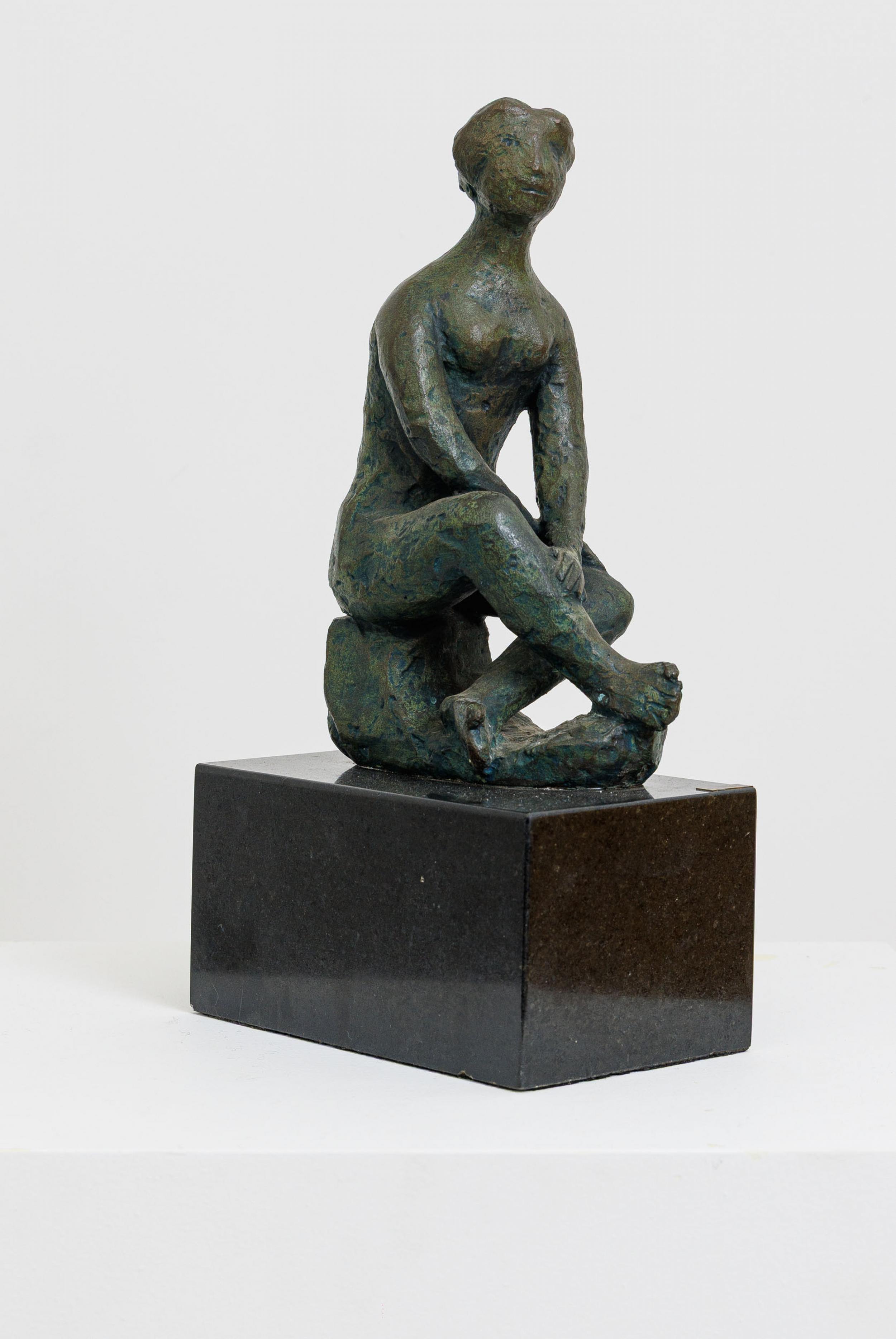 Bruno Giorgi - Mulher sentada, déc. 1950, escultura em bronze, 38 x 12 x 20 cm (com a base)
