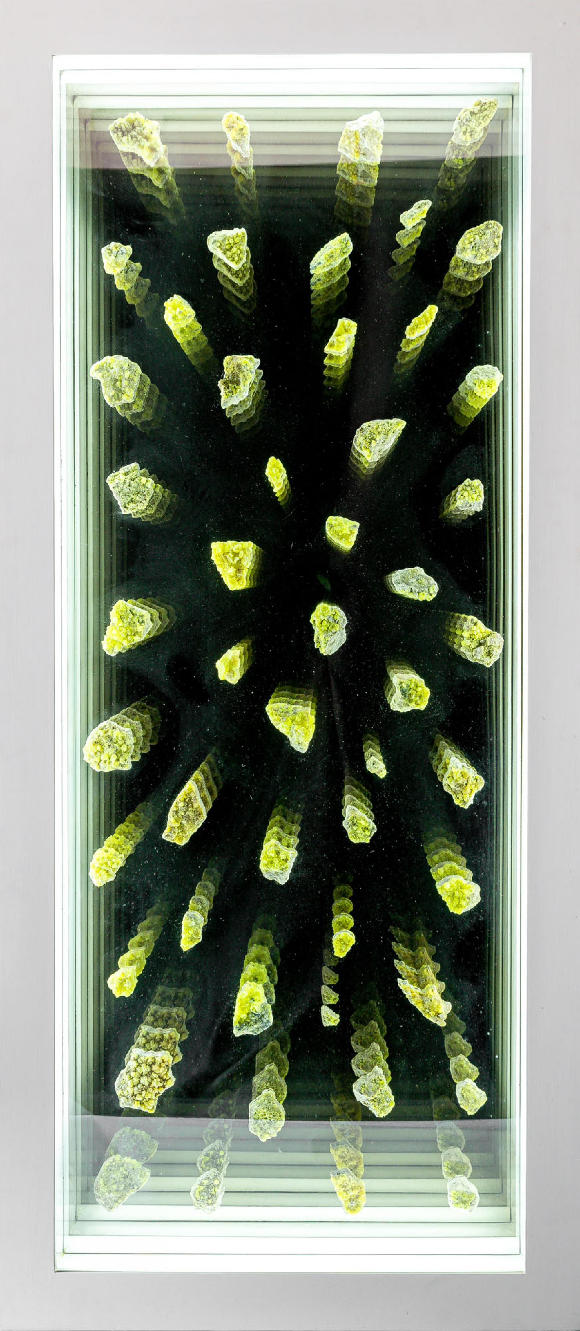 Alexandre Mazza - Azurita, 2024, 1/5 + 2 P.A., caixa de madeira branca, vidro, espelho, acríilico, LEDs e pedras azurita, 152 x 66 x 9 cm