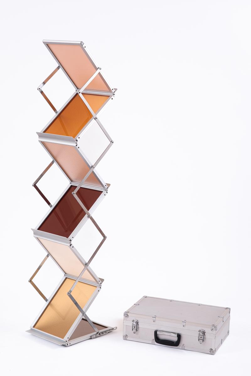 Lucia Koch - Mel, 2013, peça única, acrílico, estrutura dobravel e maleta em, alumínio, 145 x 38 x 28 cm (estrutura dobrável), 31 x 46 x 14 cm (maleta)