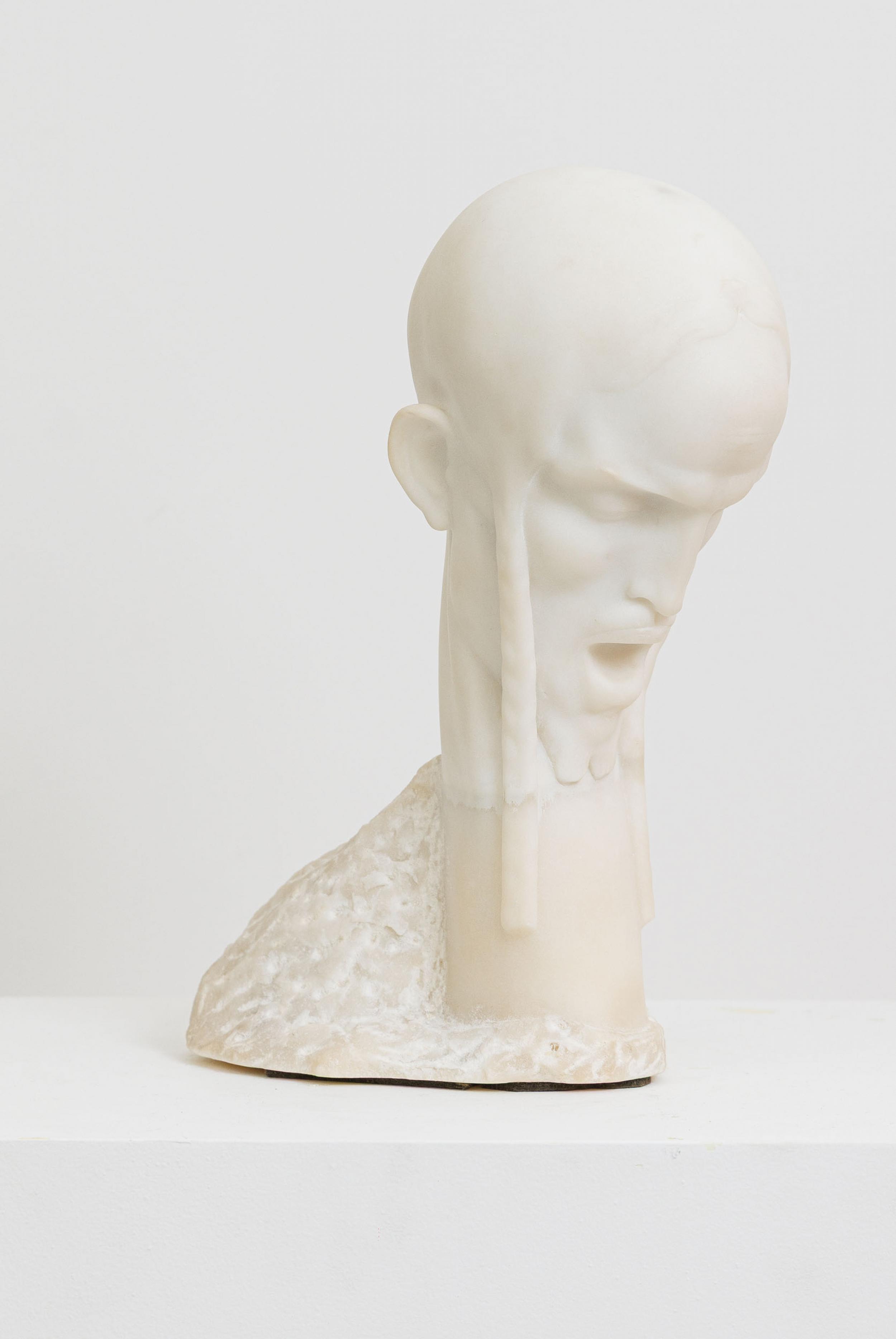 Victor Brecheret - Sem título, mármore de carrara, 36 x 14 x 22 cm
