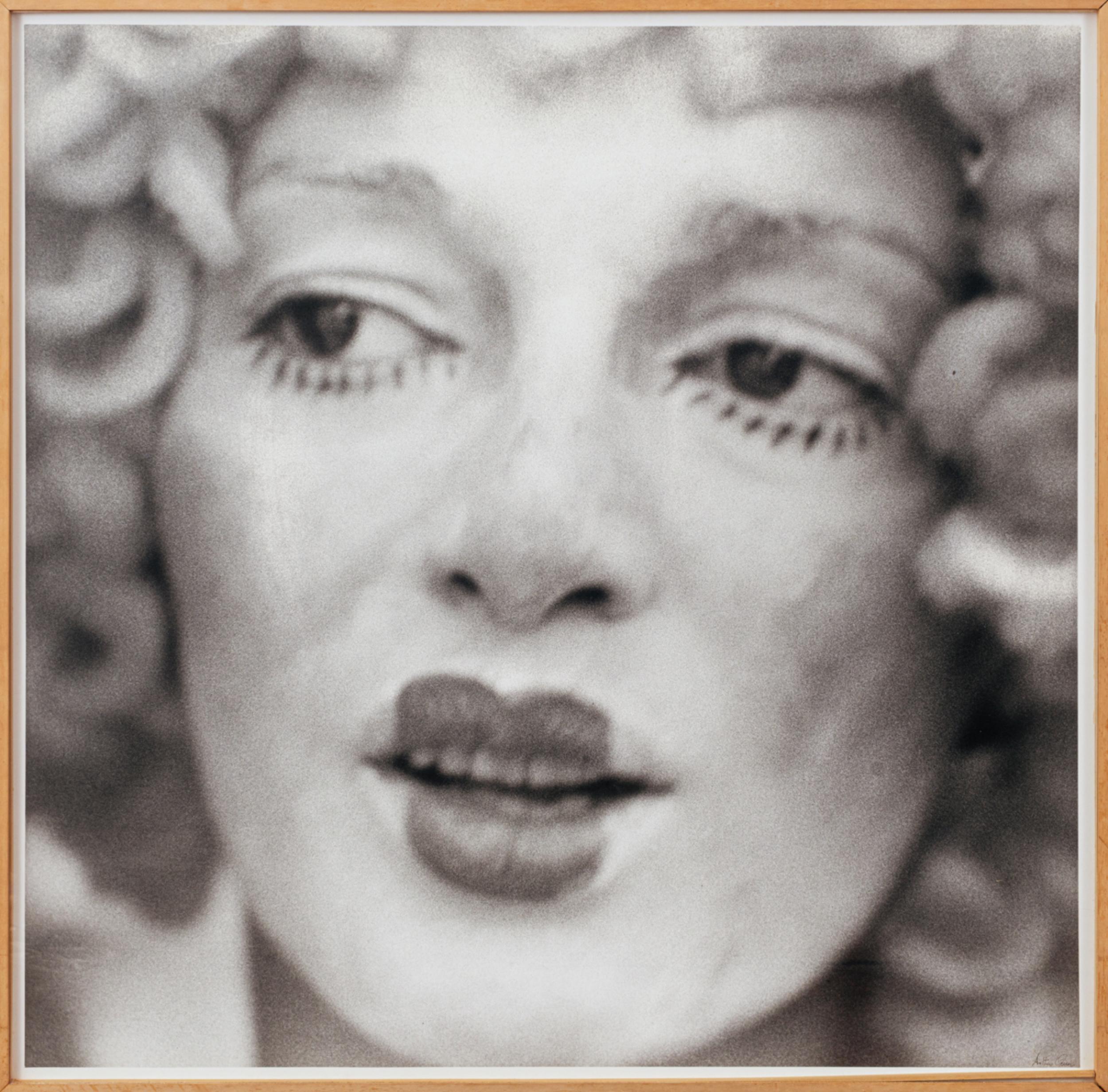 Arthur Omar - Santa Porque Avalanche, 1973, 5 + 2 P.A., impressão analógica em papel fibra Ilford, 100 x 100 cm
