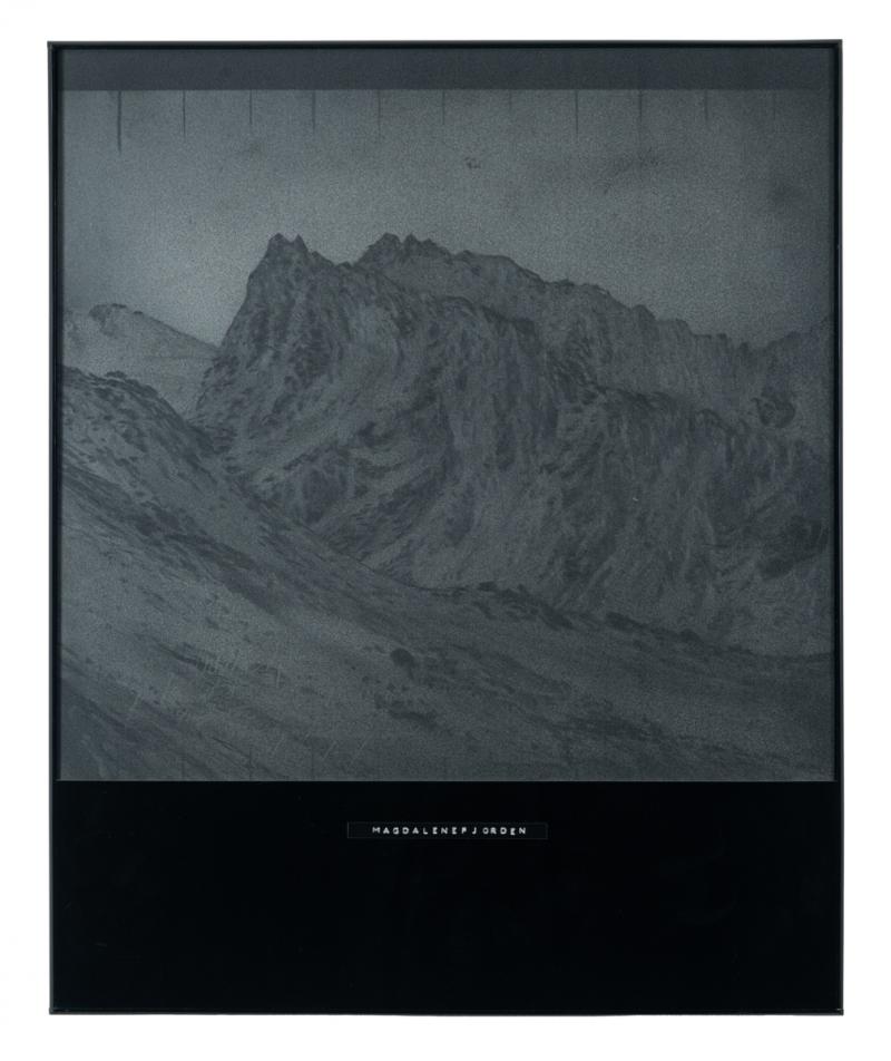 Marcelo Moscheta - Notes From the Cold, Magdalenefjorden, 2012, grafite sobre pvc expandido, acrílico e fita adesiva, 59 x 48 cm