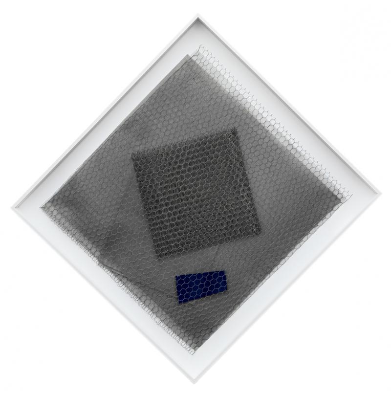 Arthur Luiz Piza - Sem título (série trama), 2006, arame galvanizado e zinco pintado, 110 x 100 cm