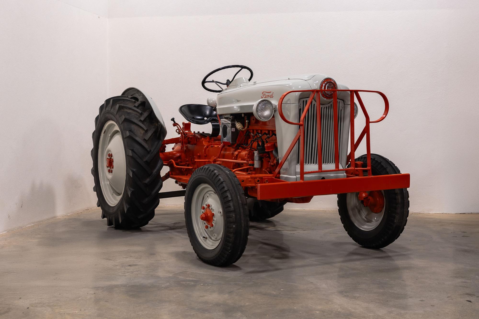 Ford - Trator N-Series 600 - 1954 - Cinza e Vermelho