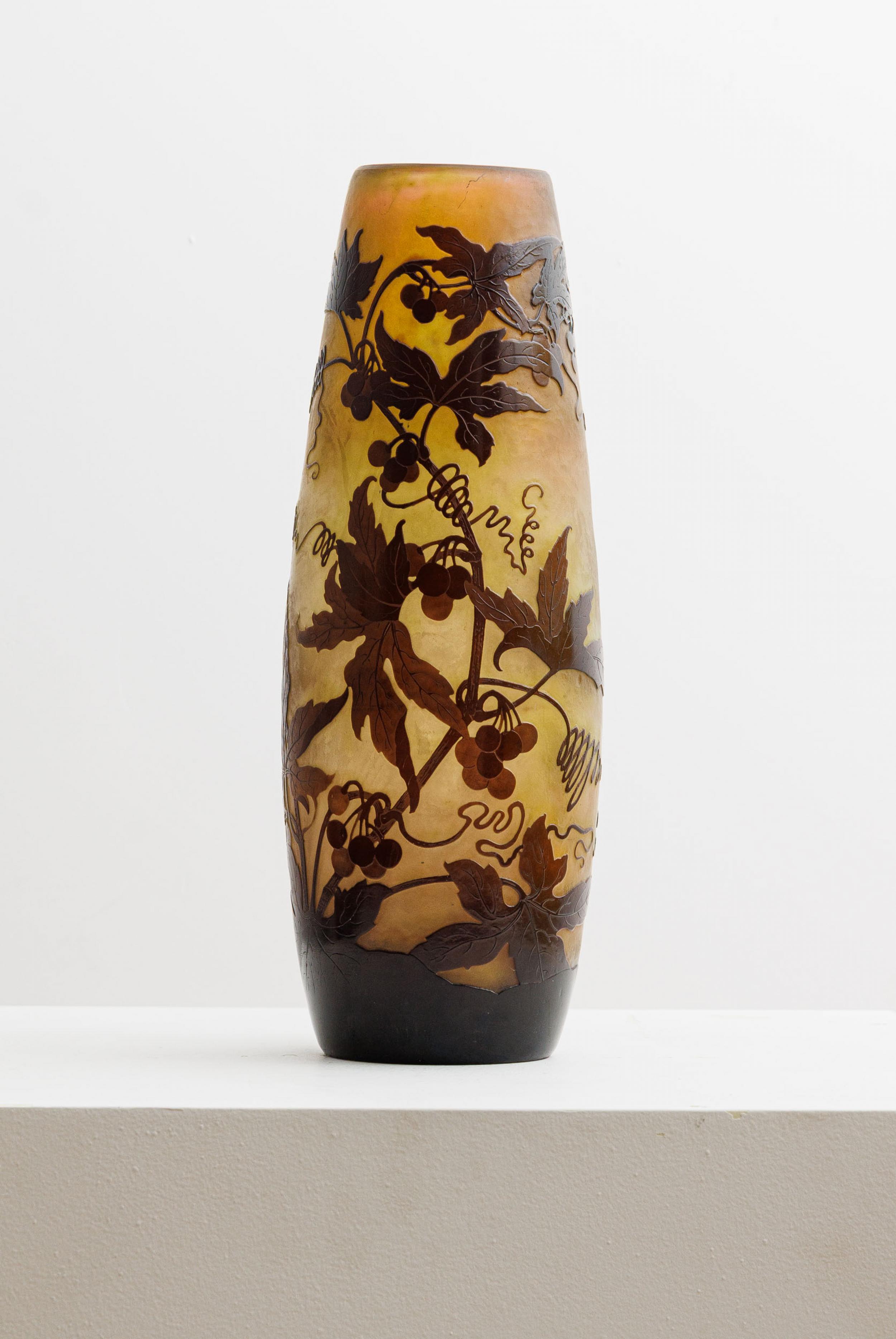 Émile Gallé - Sem título, vaso em vidro, 34 x 12 cm