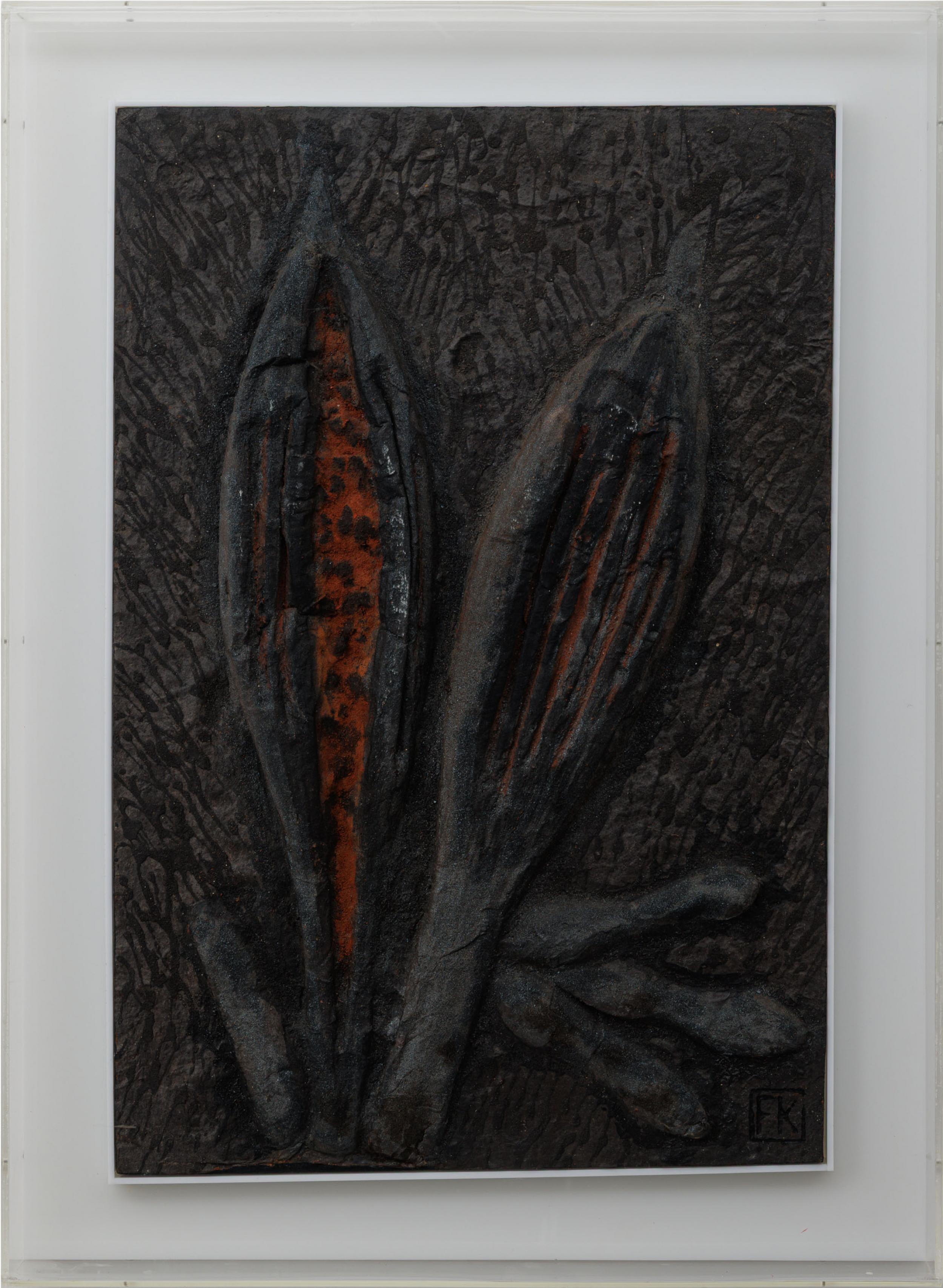 Frans Krajcberg - Sem título, s.d., pigmentos naturais sobre papel moldado, 66 x 45 cm