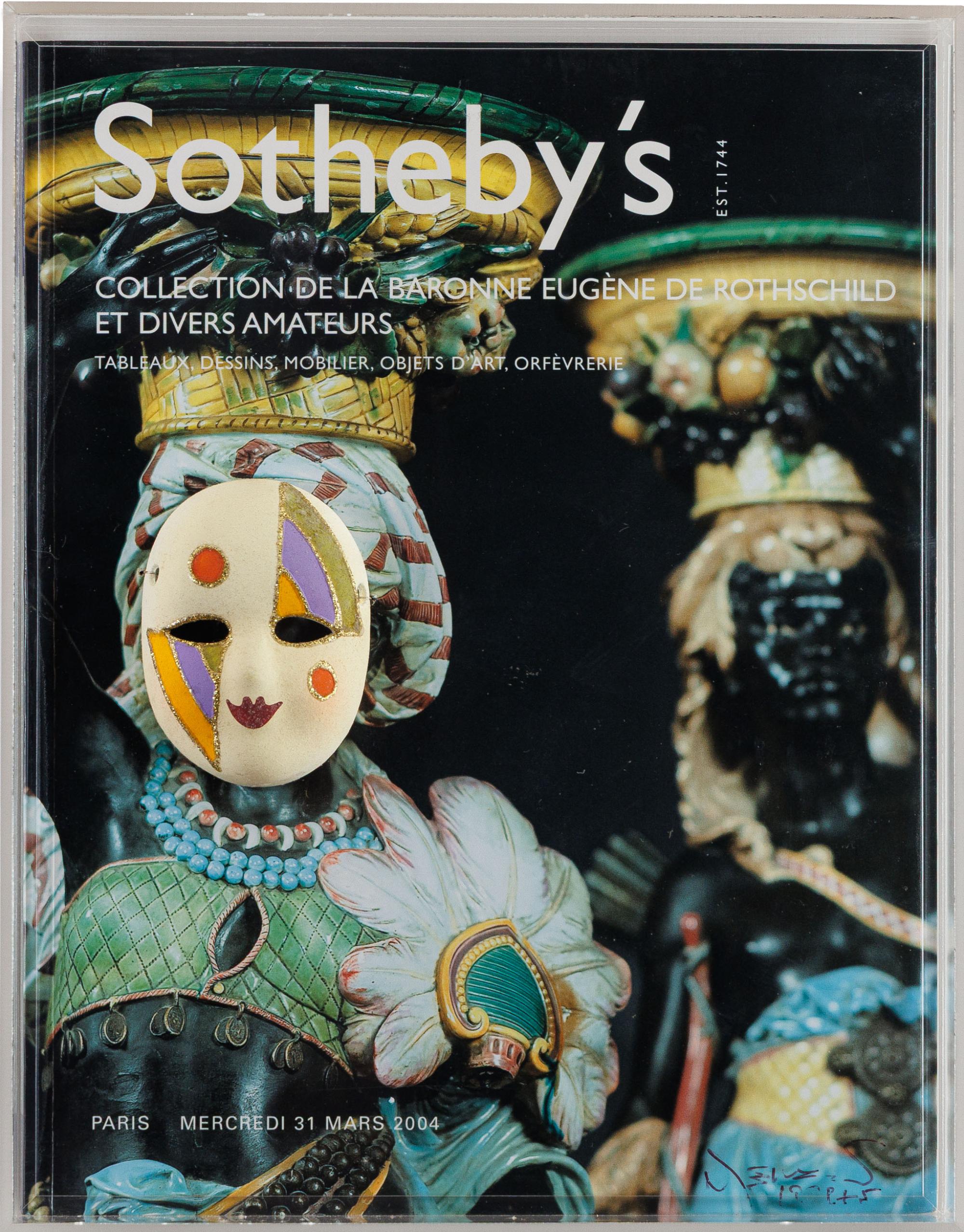 Nelson Leirner - Sotheby’s, 2004, cerâmica e papel montado em caixa de acrílico, 28,5 x 22,5 x 6 cm